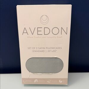 NWT Avedon Satin Pillowcase Set